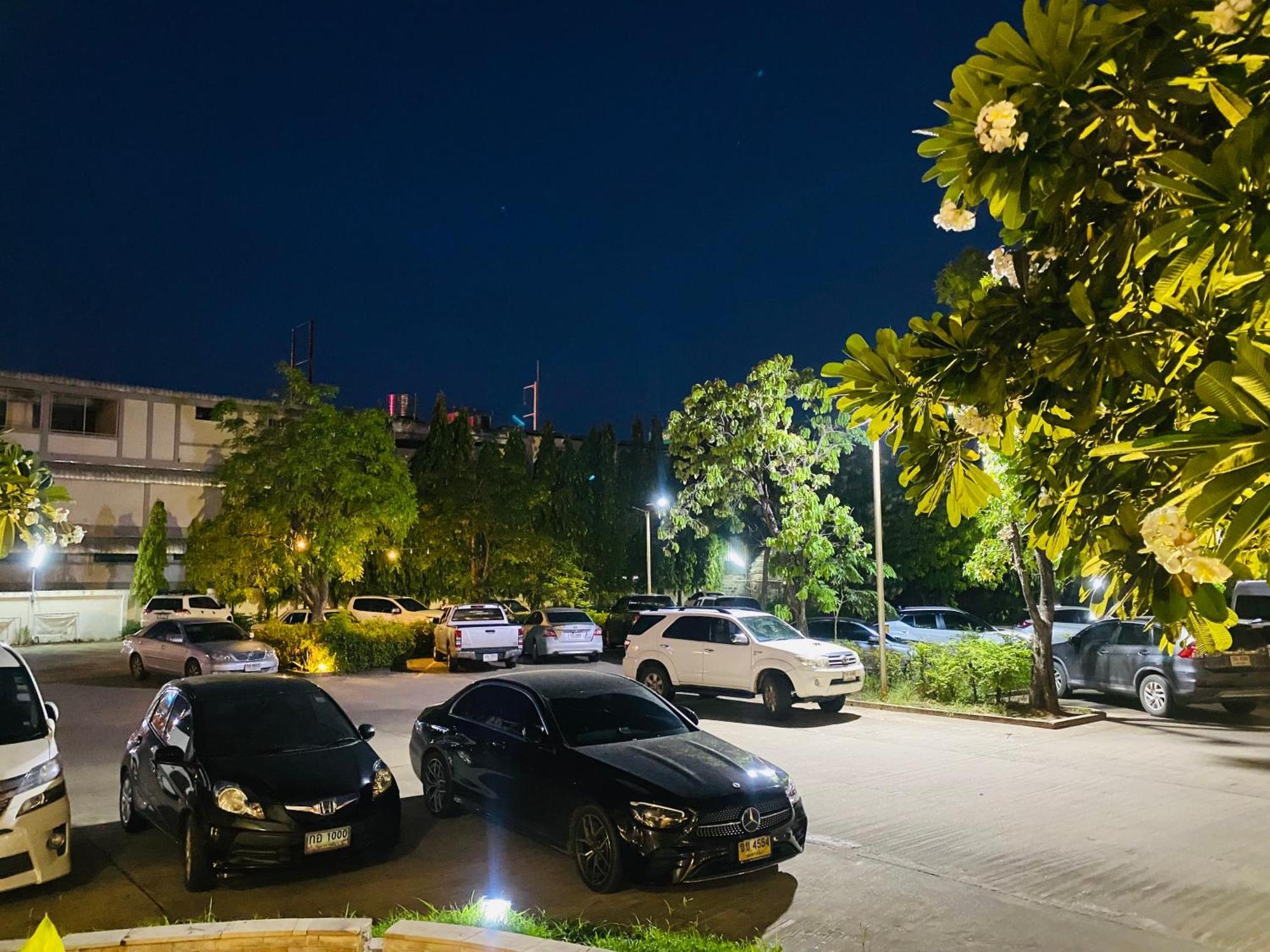โรงแรม ซิตี้พาร์ค โคราช City Park Hotel Накхонратчасима Экстерьер фото